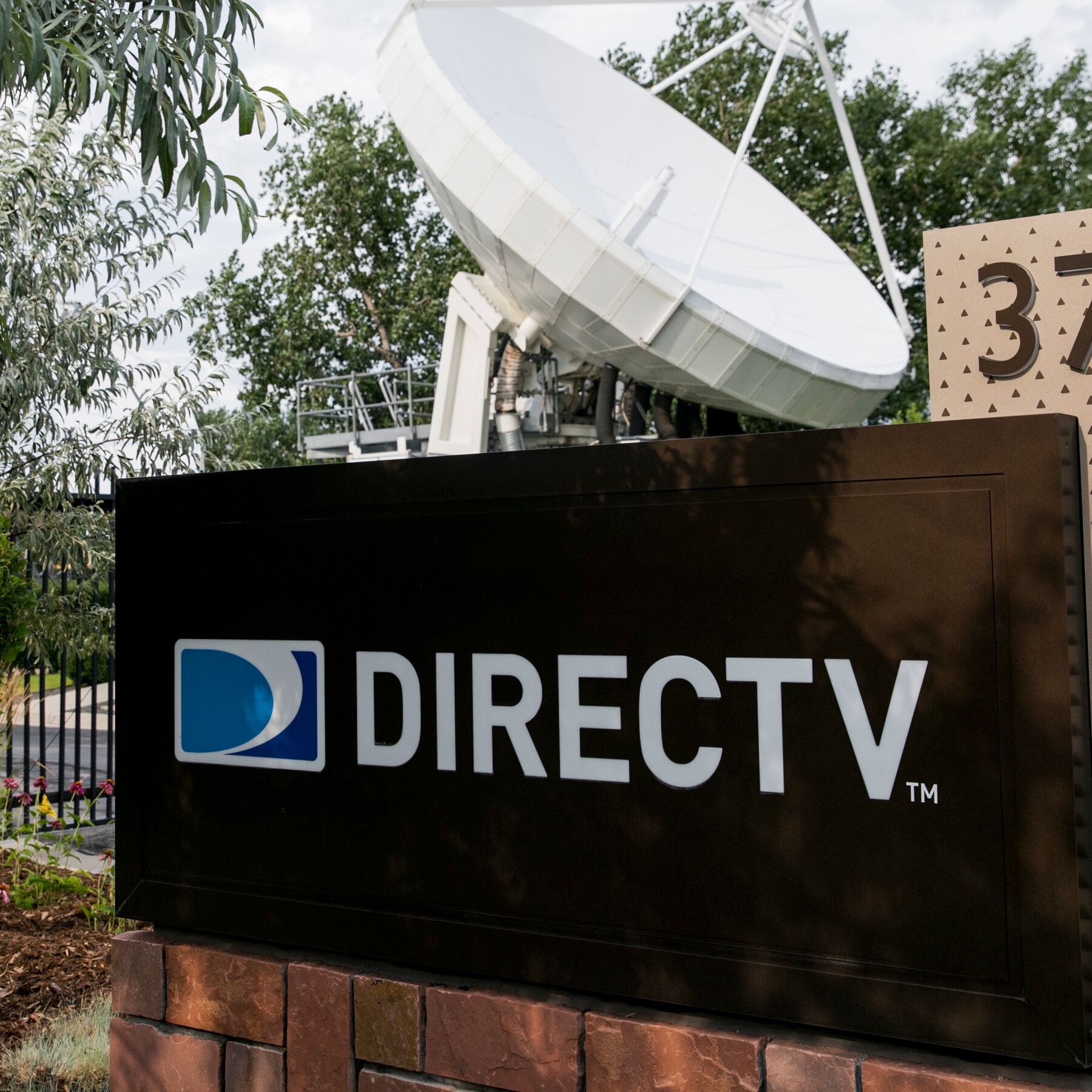 DirecTV Strikes Deal To Acquire Dish Network The New York Times