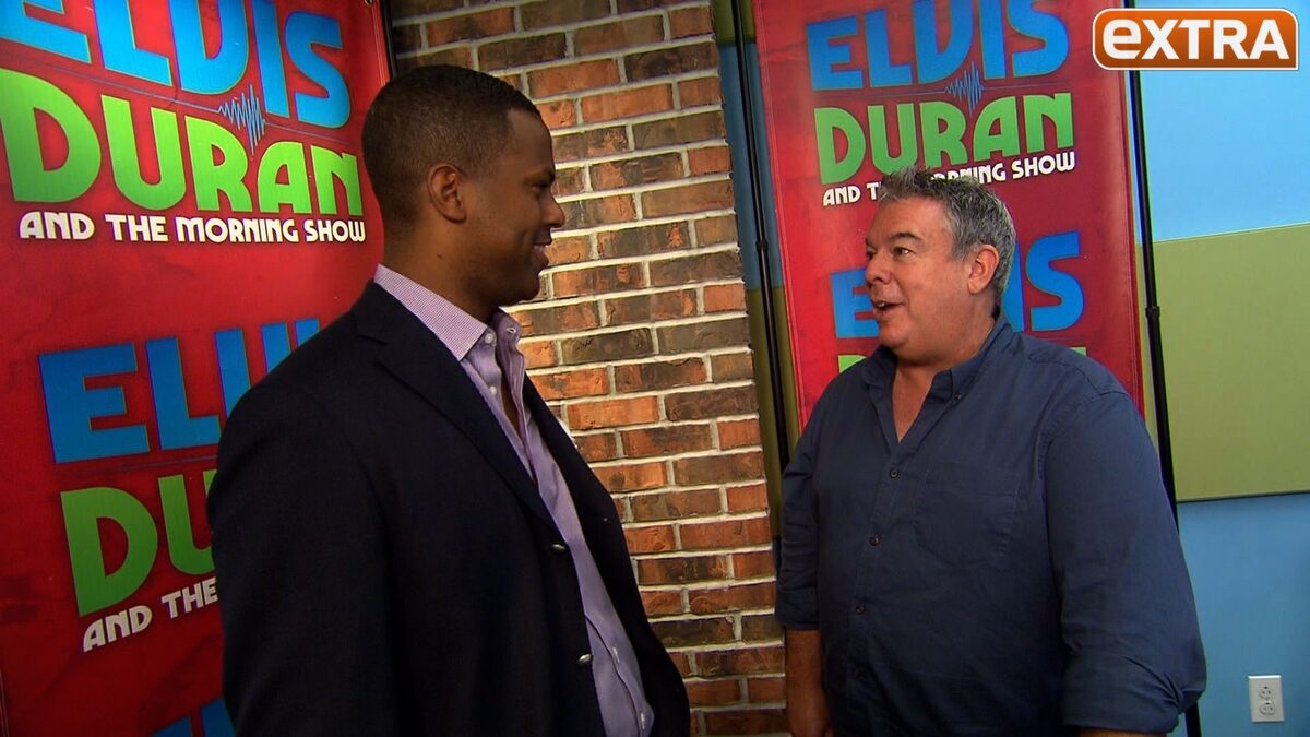 Extra Goes Behind The Scenes Of Elvis Duran And The Morning Show 